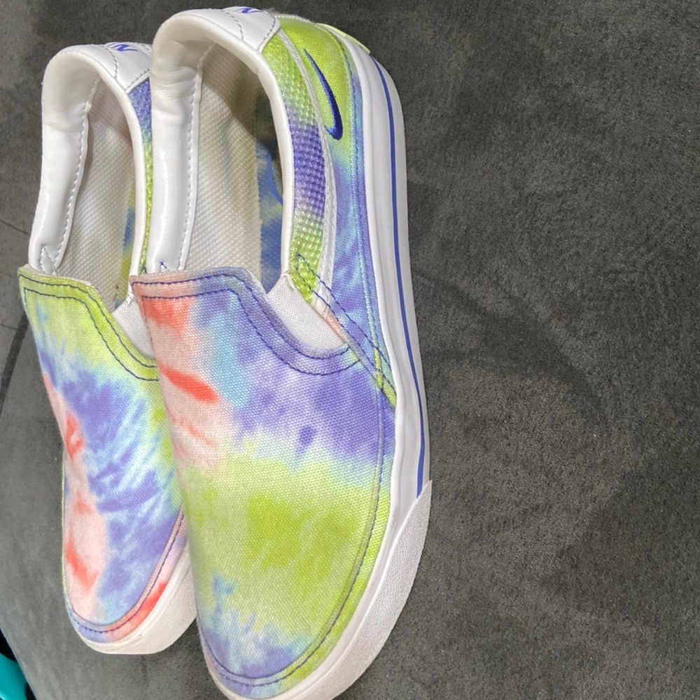 Nike legacy court slip on